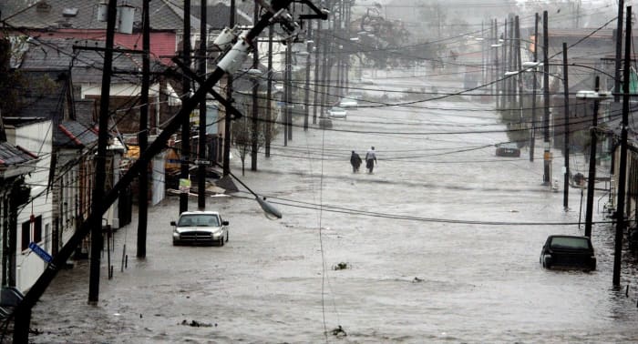 2005-0829-New-Orleans-flooded-street.jpg